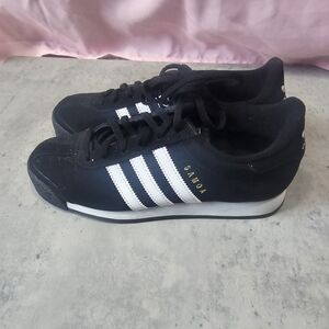Women's Adidas US 7